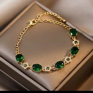 Elegant Green and Gold Bracelet